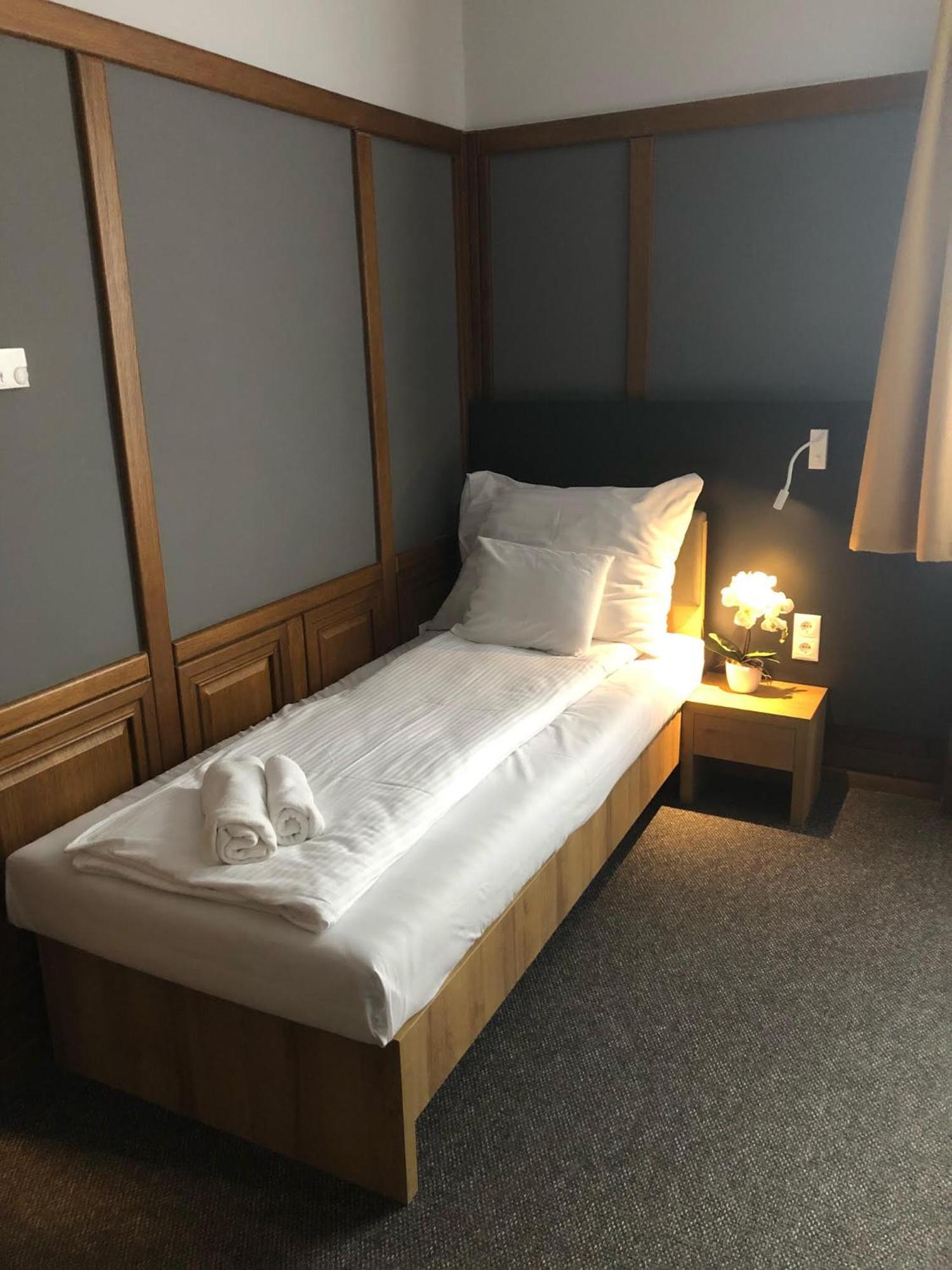 Bed and Breakfast Svajci Lak Panzio Ньиредьхаза Экстерьер фото