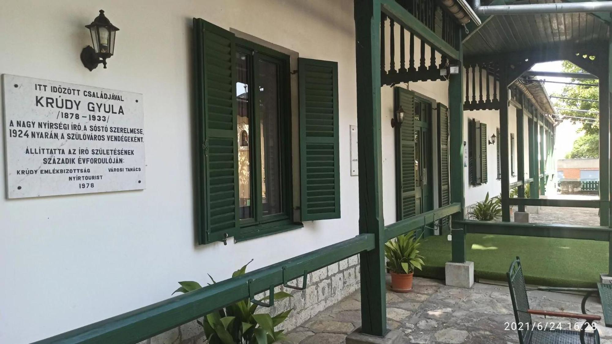 Bed and Breakfast Svajci Lak Panzio Ньиредьхаза Экстерьер фото