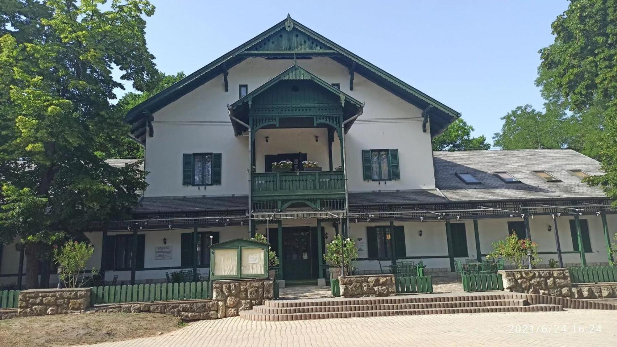 Bed and Breakfast Svajci Lak Panzio Ньиредьхаза Экстерьер фото